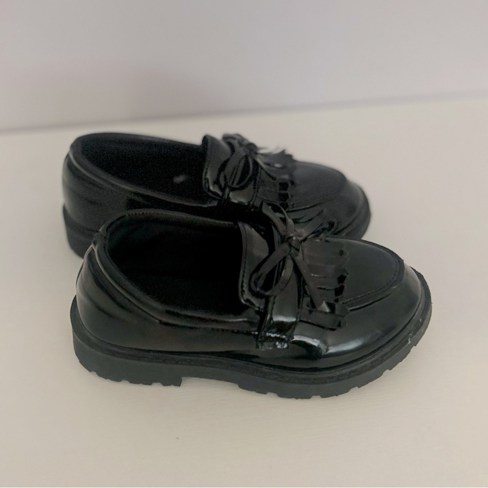 Toddler Black Patent Leather Loafers with Fringe & Bow – Size 8.5